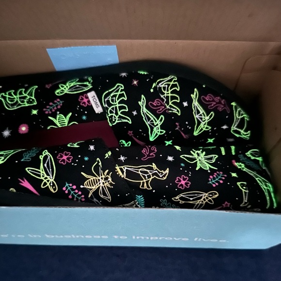 NWOT Toms Alpargata Black  Animal Constellations Glow in The Dark Print